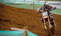 开云体育入口-绿茵场上的胜利与乒乓球台的高光，英格兰完胜瑞典，张继科再现传奇时刻