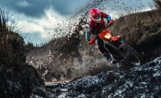 开云体育-F1新赛季揭幕战之夜，米切尔对手完全无解，一场技术与意志的碾压