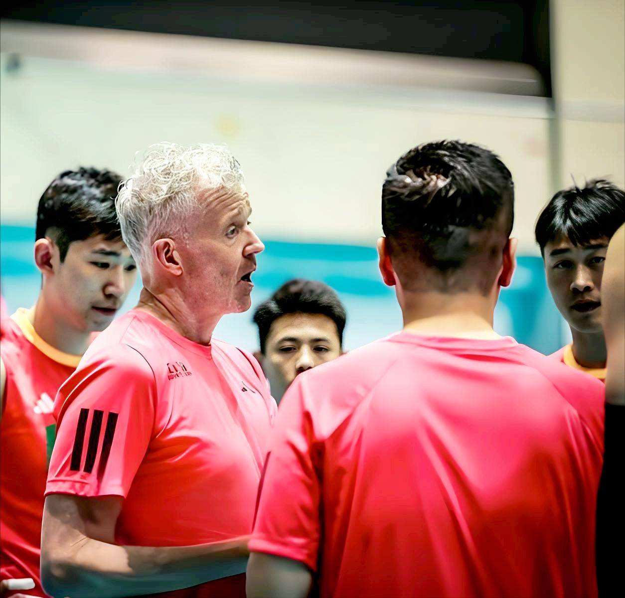 包含塞尔维亚队员奋力一搏，取得胜利的词条