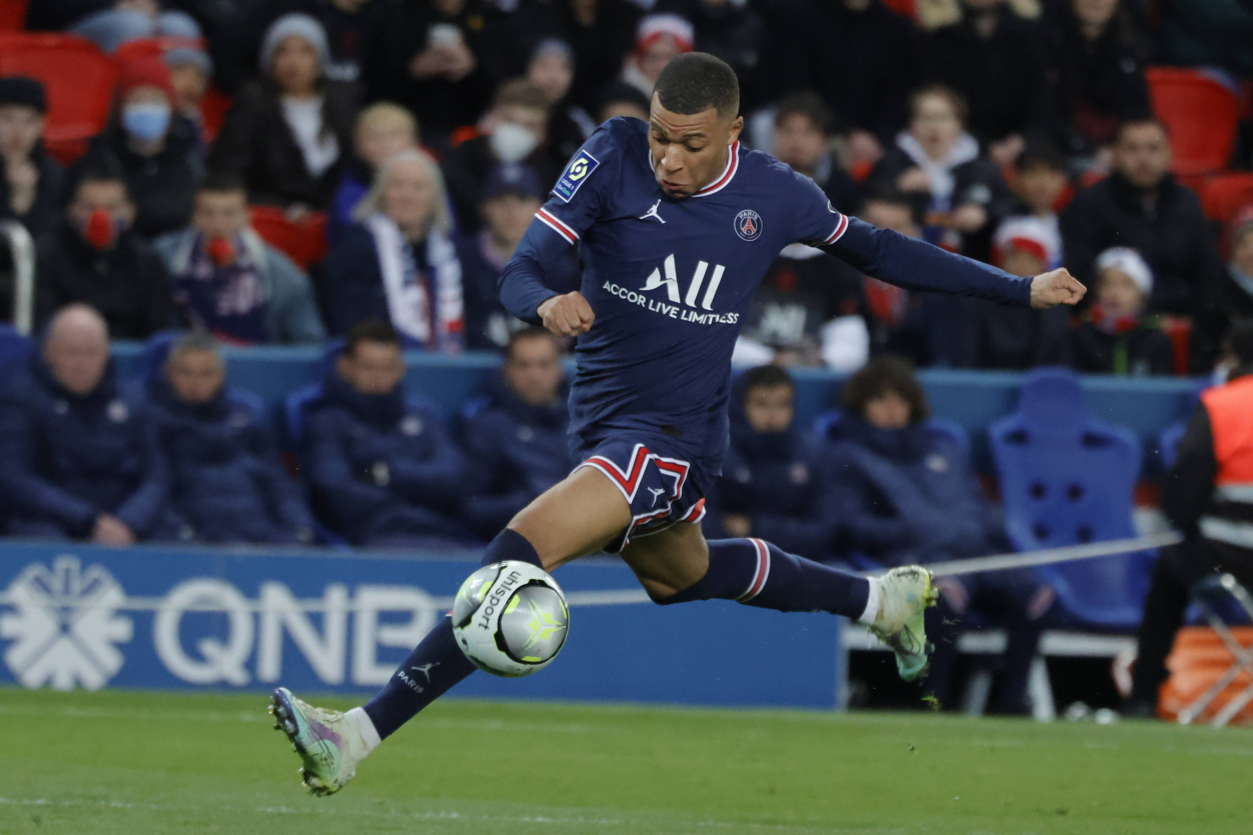 圣埃蒂安队员表现出色,客场战胜对手的简单介绍 圣埃蒂安队员表现出色,客场战胜对手的简单介绍