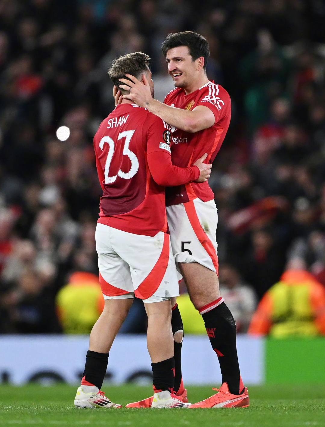 曼联老将离队或开启新生涯,球迷感慨英雄谢幕的简单介绍 曼联老将离队或开启新生涯,球迷感慨英雄谢幕的简单介绍