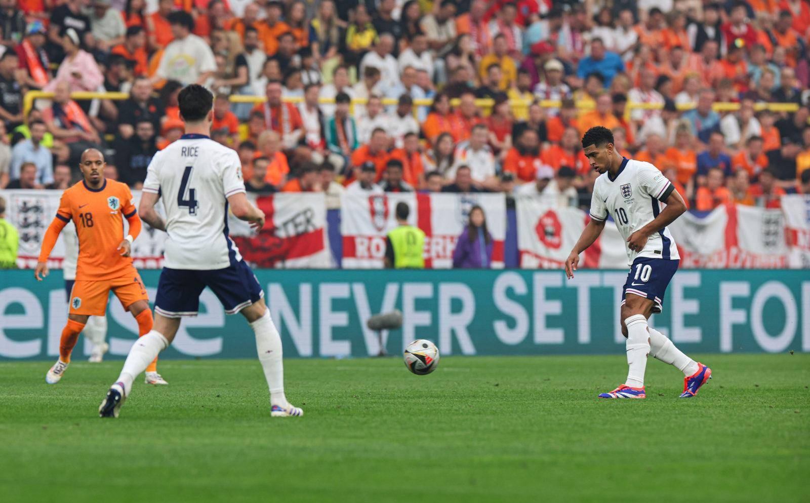 球员热身备战，欧洲杯再掀足球风暴的简单介绍