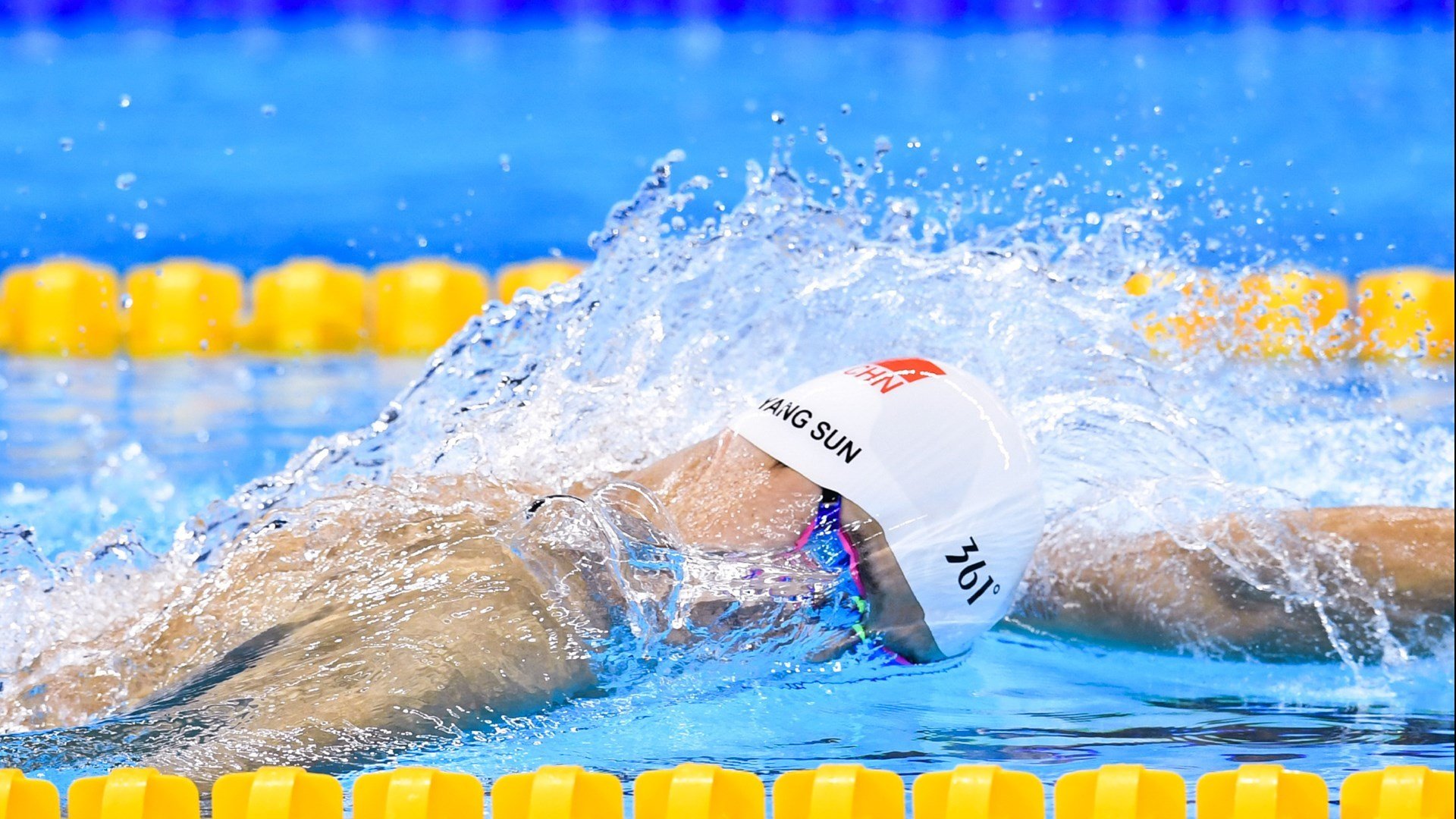 莱万独造三球闪耀全场，多特蒙德战术完胜喀麦隆