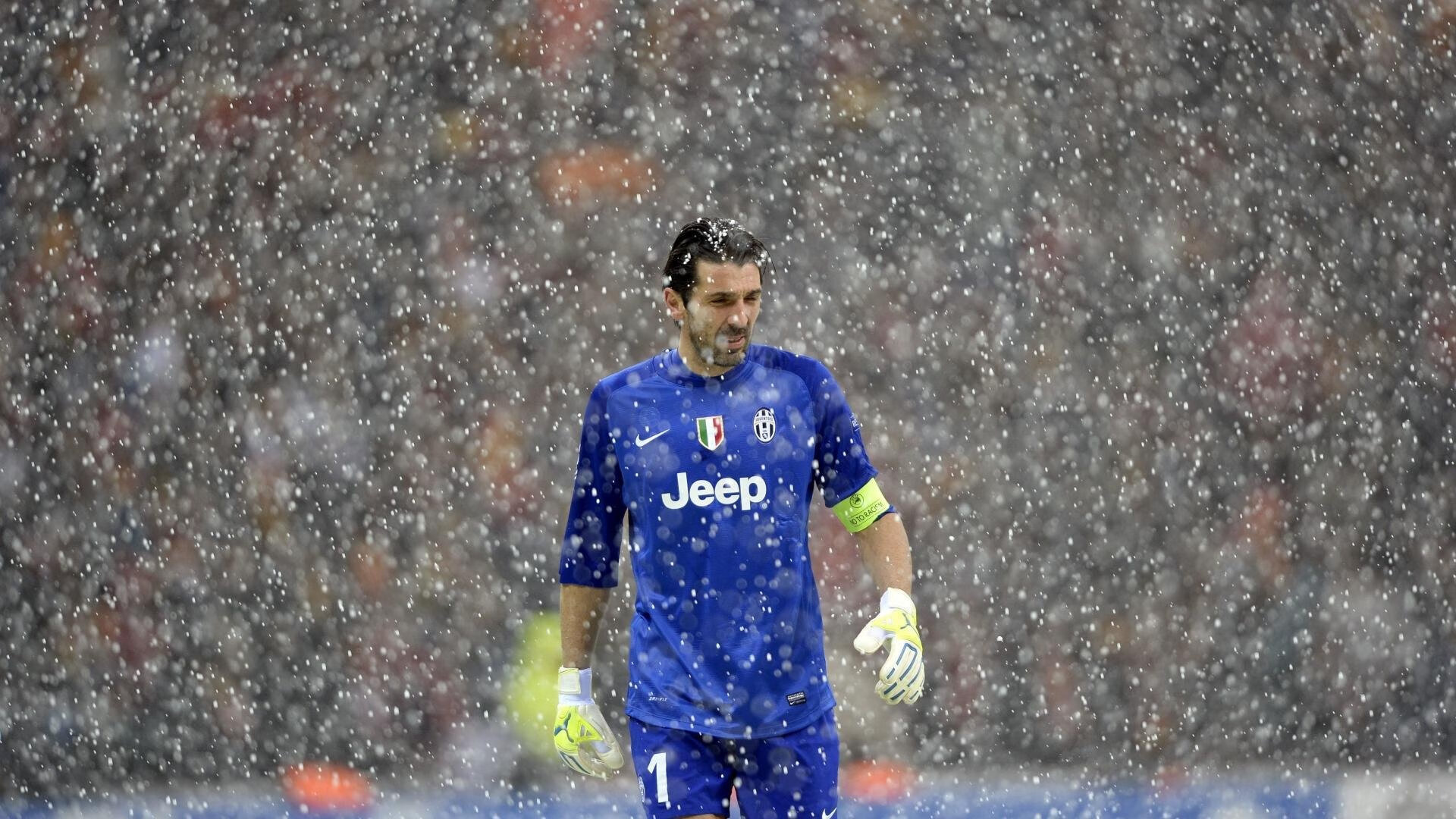 爵士粉碎鹂鹕，F1年度争冠焦点战中的唯一性对决