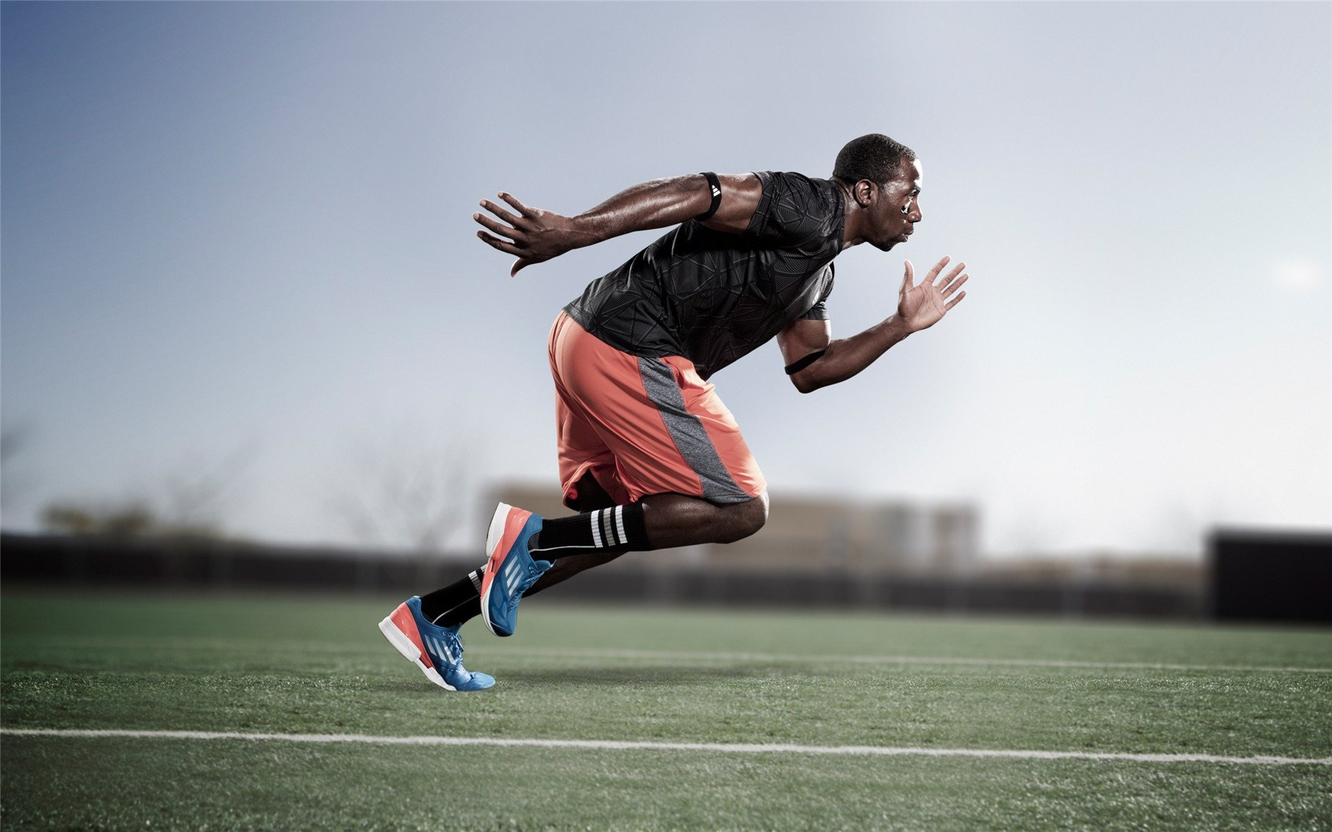 欧冠淘汰赛之夜，爱德华兹关键节点连续得分，改写历史的五分钟