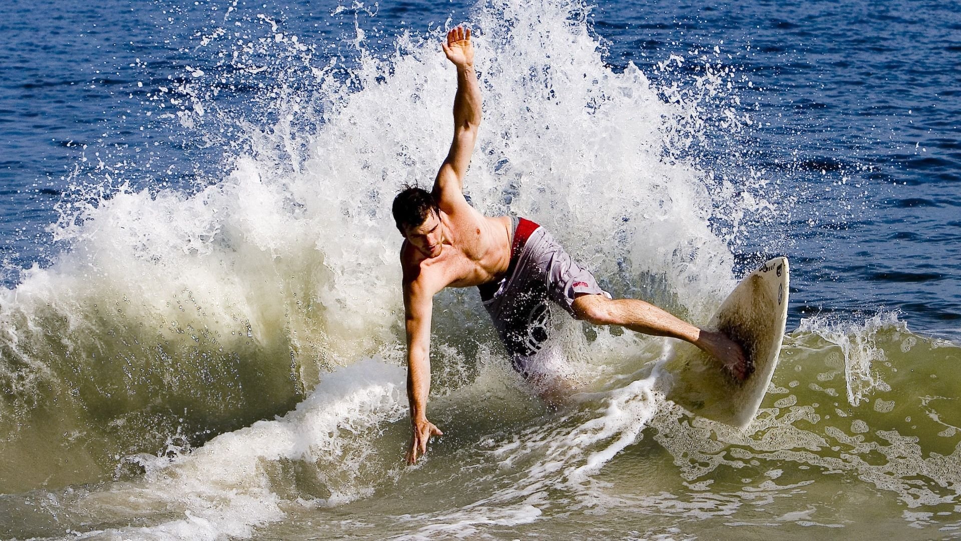 独行侠对阵老鹰，切特·霍姆格伦的压制级表演如何重塑比赛格局