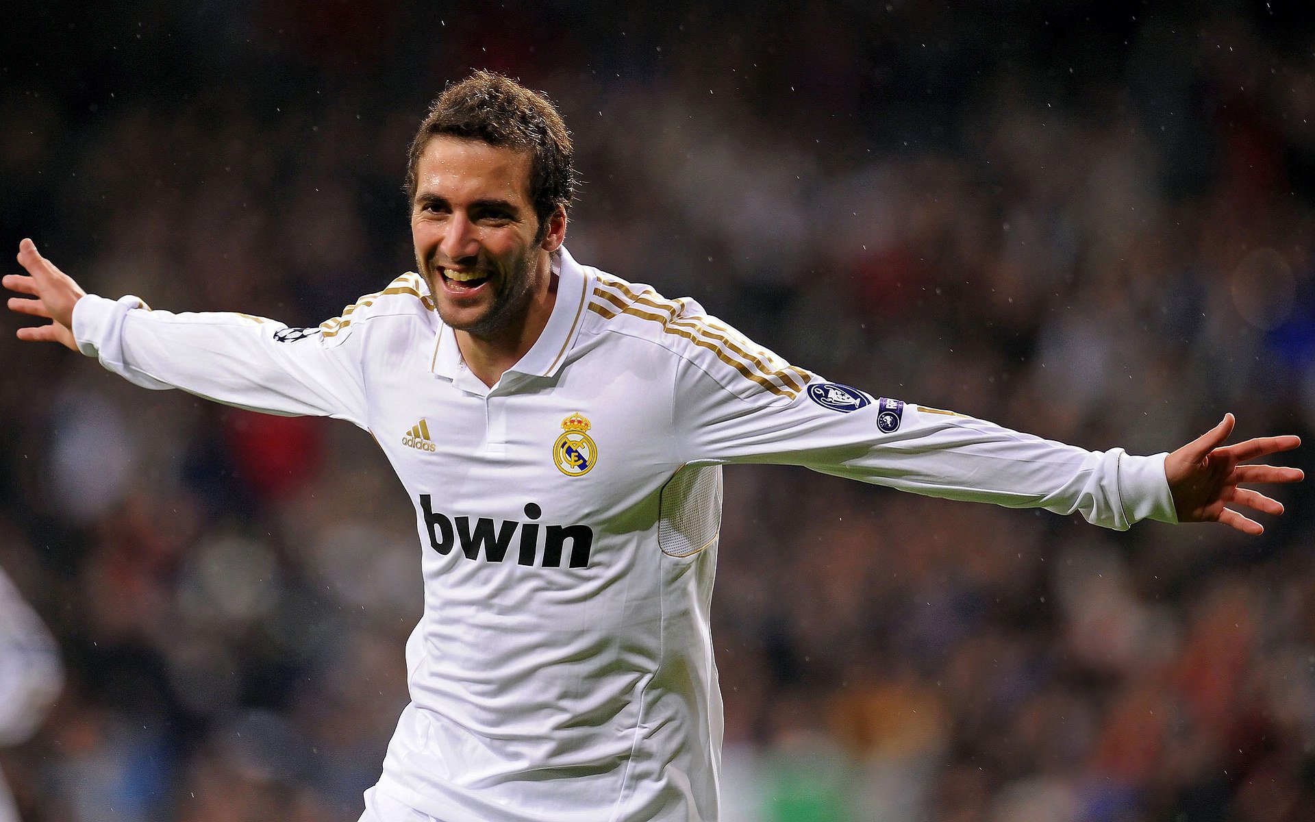 莱万独中两元点燃赛场，韩国队轻取罗马展现亚洲足球新高度