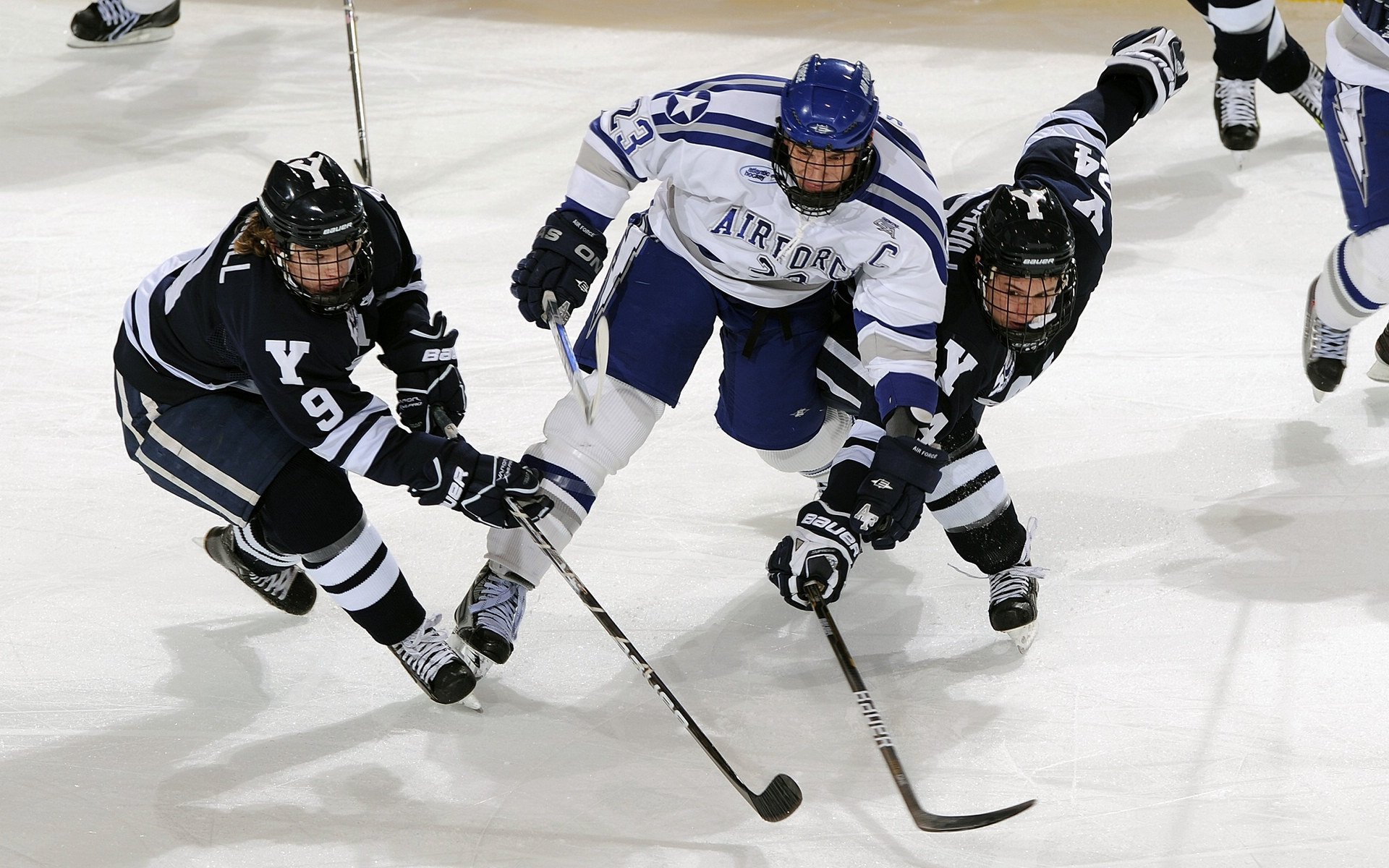 红牛车队鏖战法拉利，周冠宇刷新纪录，一场改写F1格局的史诗对决