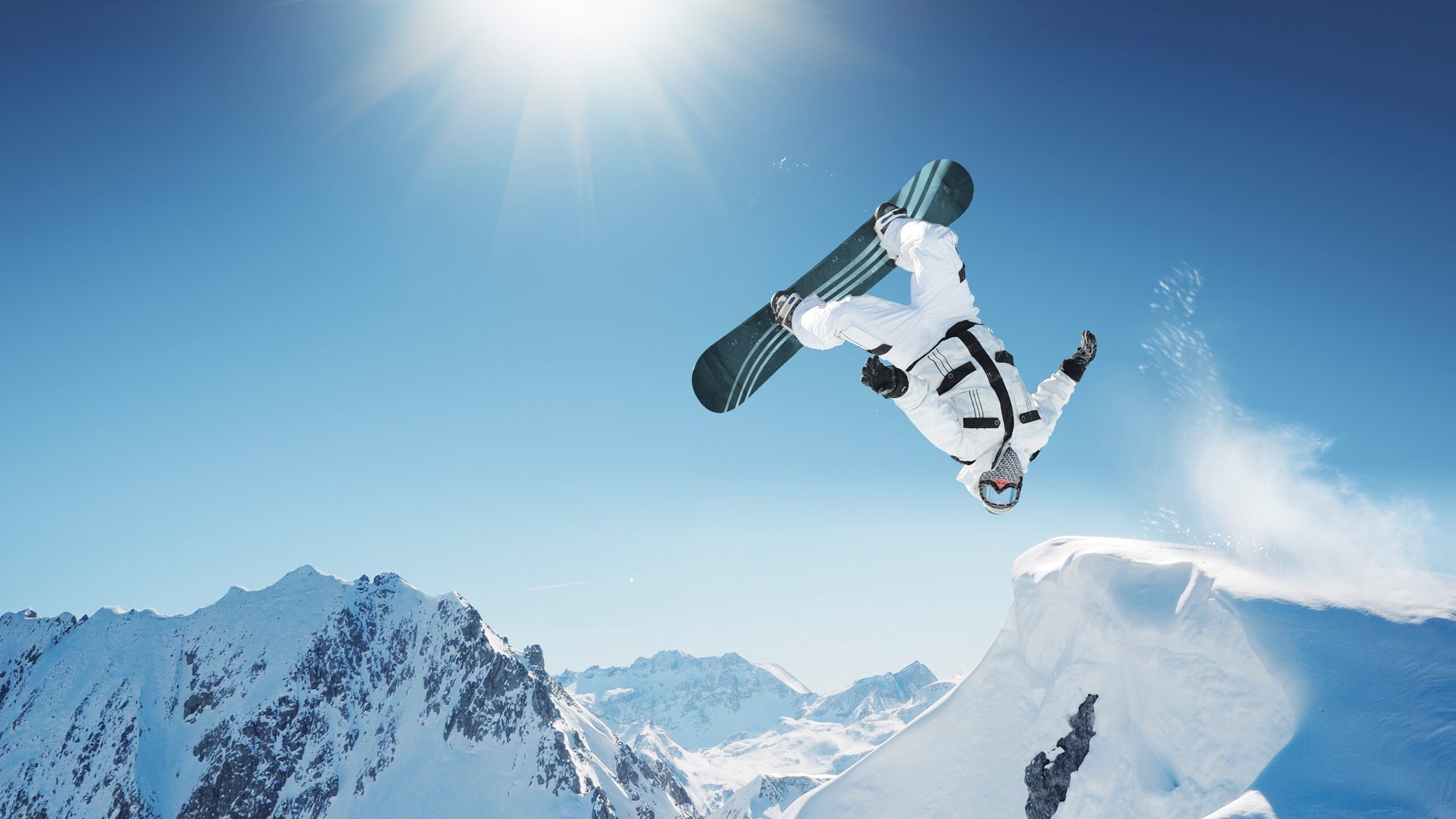 双城记，温布利的足球闪电与成都的乒乓火焰